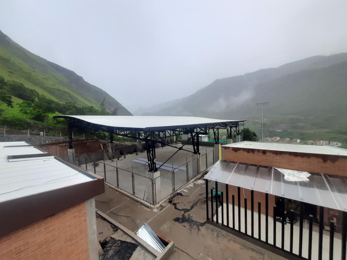 Cubierta centro educativo